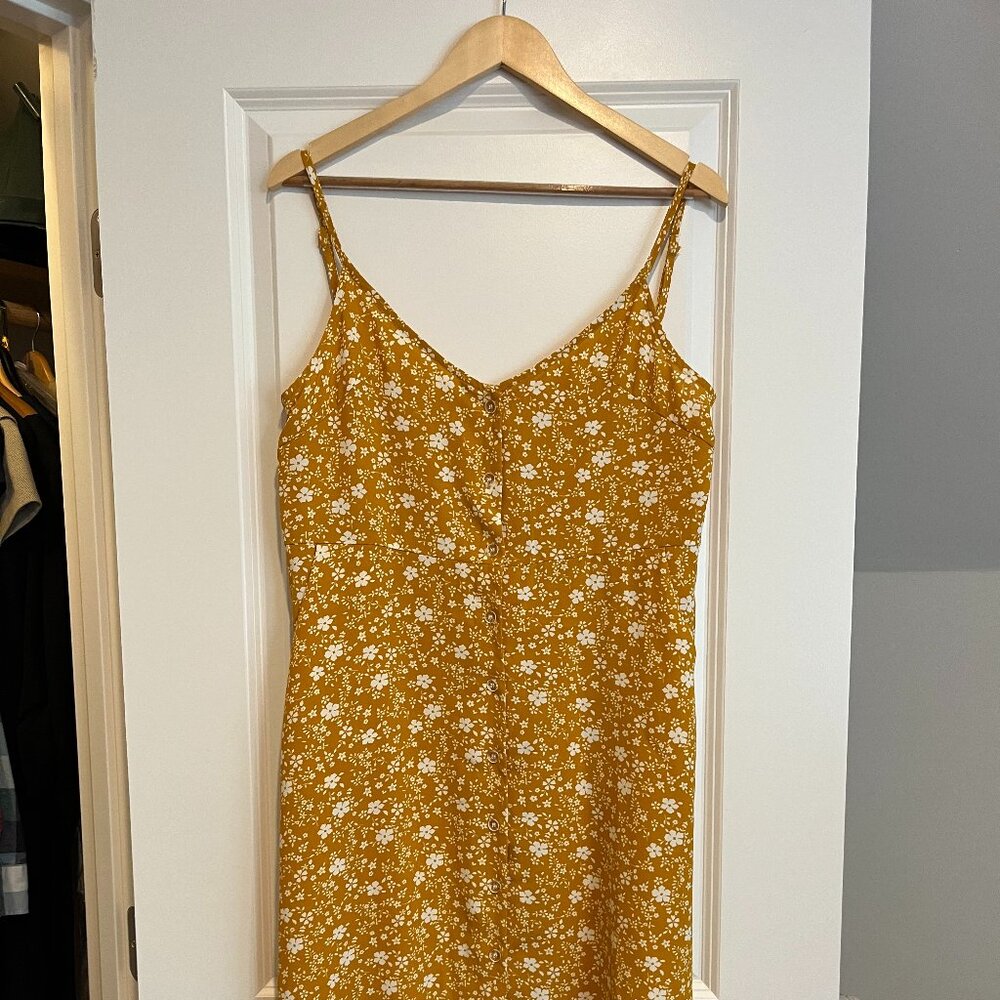 Yellow flowered v-neck Midi sundress with pockets, size XL